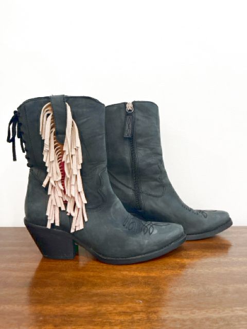 Dingo Size 6.5 Black Shoes