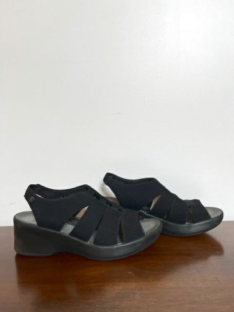 BZees Size 7.5 Black Shoes