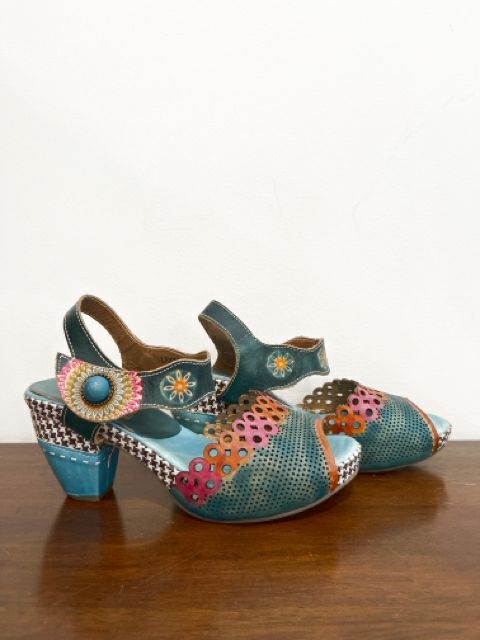 L'Artiste Size 9 Teal Shoes