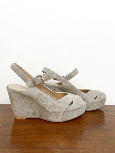 Stuart Weitzman Size 7.5 Taupe Shoes