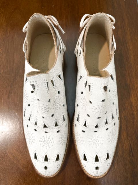 Musse Cloud Size 9 White Shoes