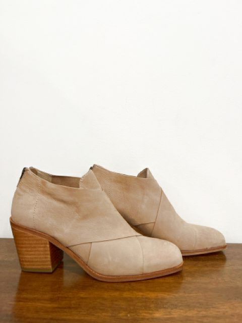 Eileen Fisher Size 6.5 Tan Shoes