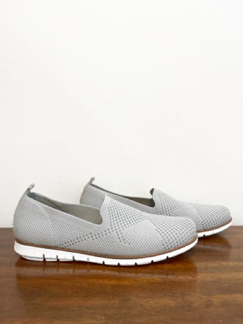 White Mountain Size 8 Grey Shoes