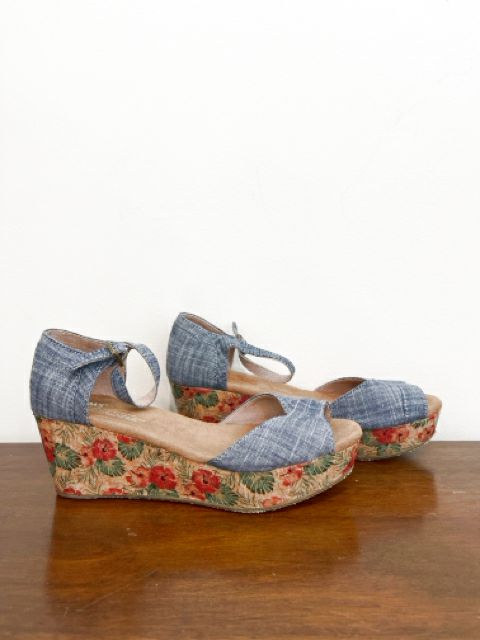 Toms Size 6.5 Denim Shoes