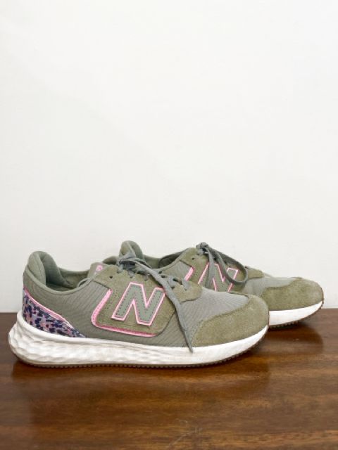 New Balance Size 9.5 Olive Shoes