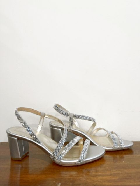 Naturalizer Size 6.5 Silver Shoes