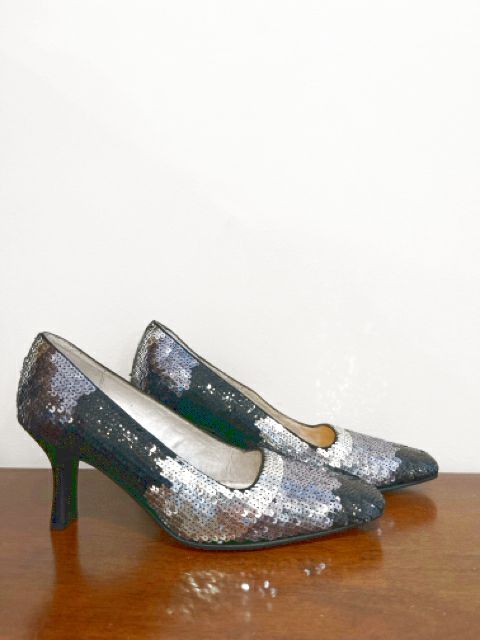 Valerie Stevens Size 6.5 Silver Shoes