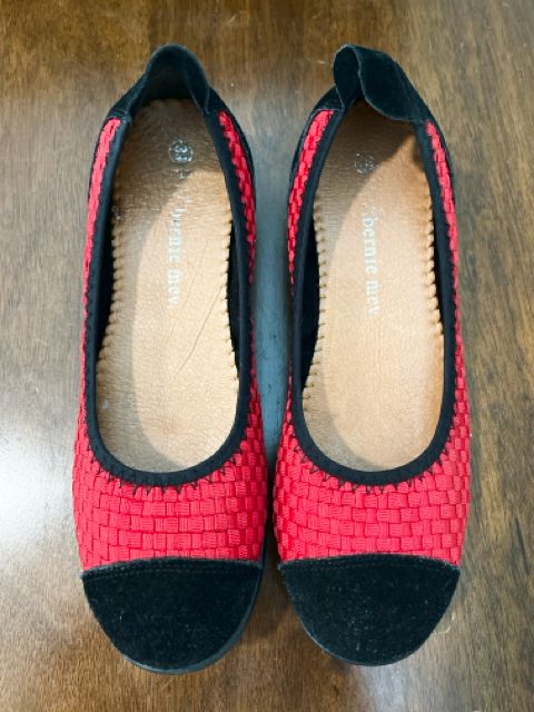 Bernie Mev Size 8 Red Shoes