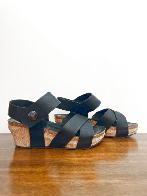 Pierre Dumas Size 7.5 Black Shoes