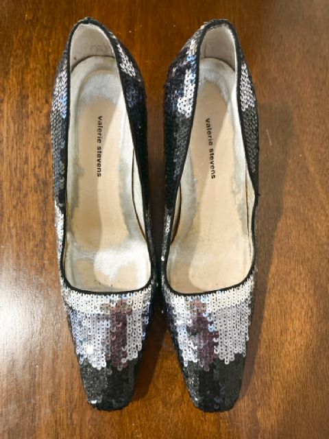 Valerie Stevens Size 6.5 Silver Shoes