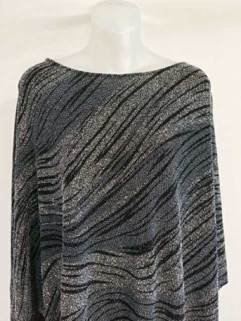 Chicos Size Medium Metallic Top