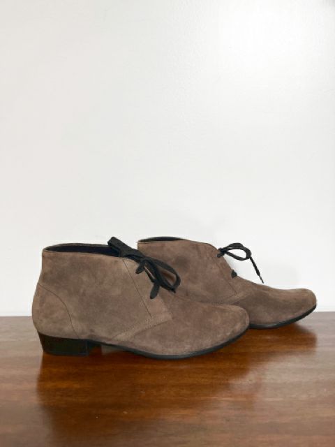Munro Size 9 Taupe Shoes