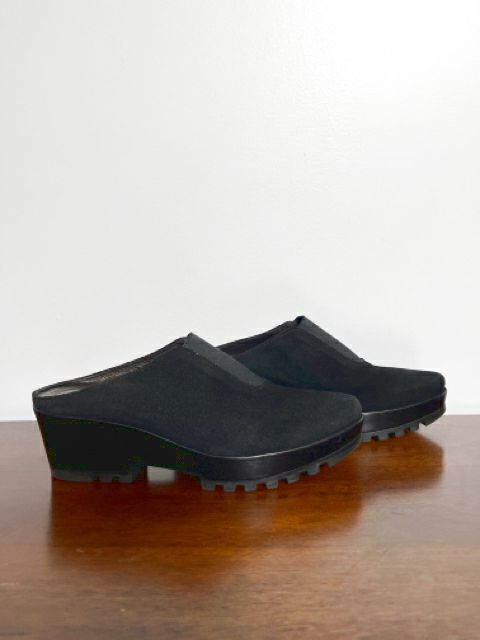 Donald J Pliner Size 8.5 Black Shoes