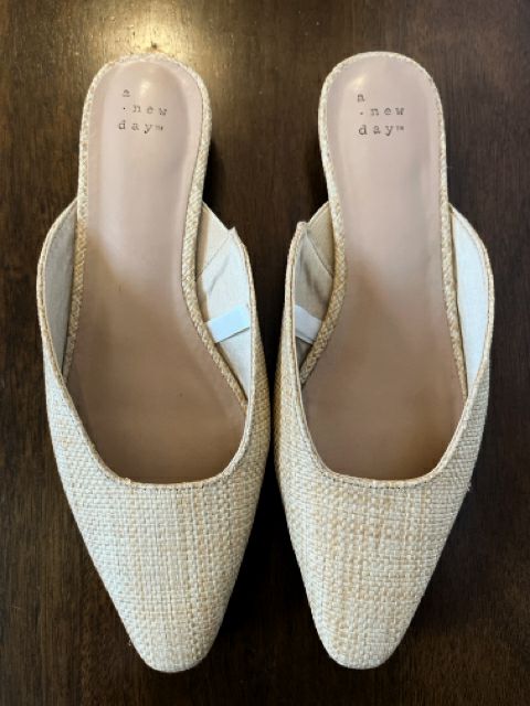 A New Day Size 8 Tan Shoes
