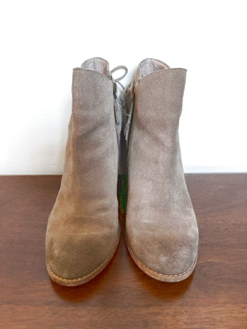 Hinge Size 6.5 Taupe Shoes