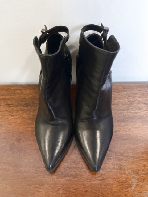 Vince Camuto Size 7.5 Black Shoes