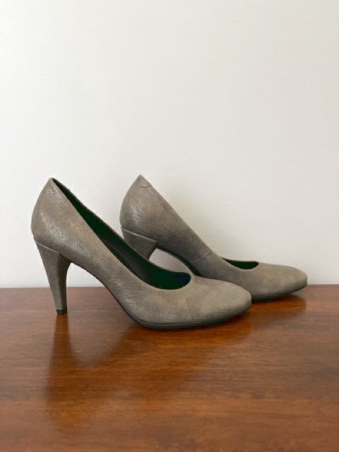 Ecco Size 8 Grey Shoes