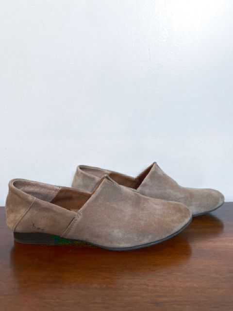 Born Size 6 Taupe Shoes