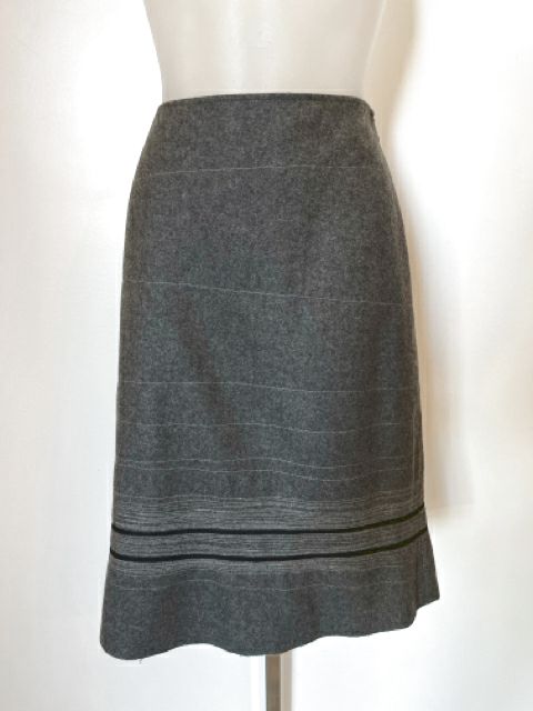 Tahari Size Small Grey Skirt