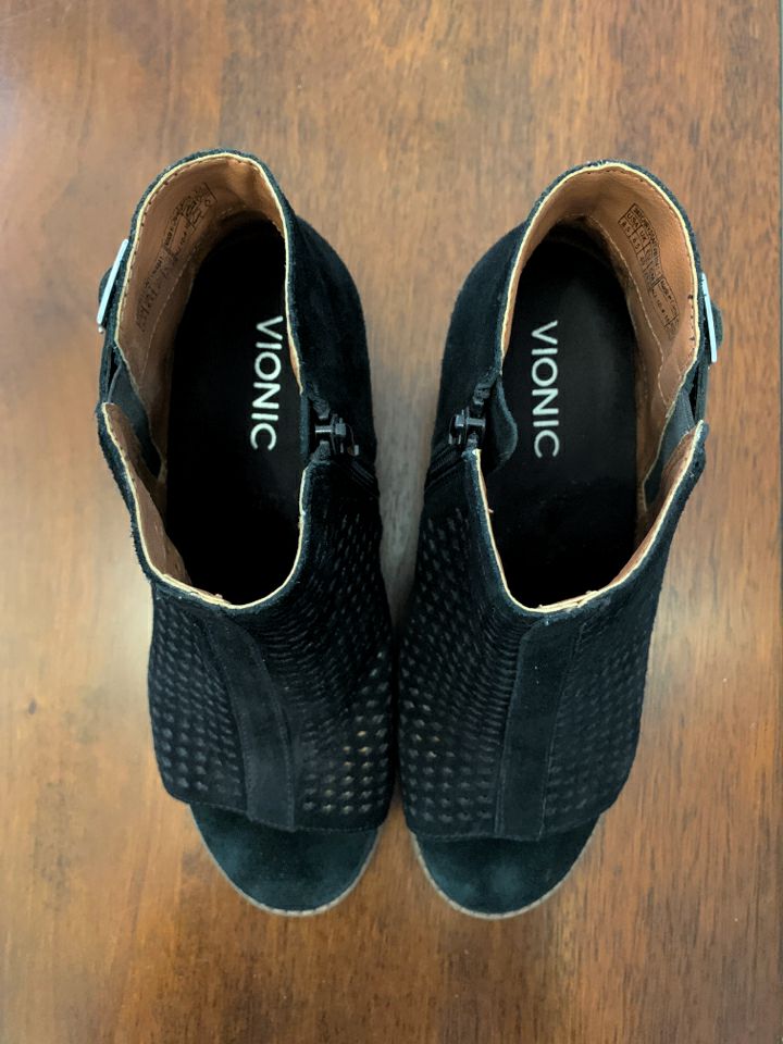 Vionic Size 8.5 Black Shoes