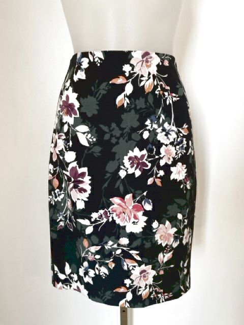 WhBlkM Size X-Small Floral print Skirt
