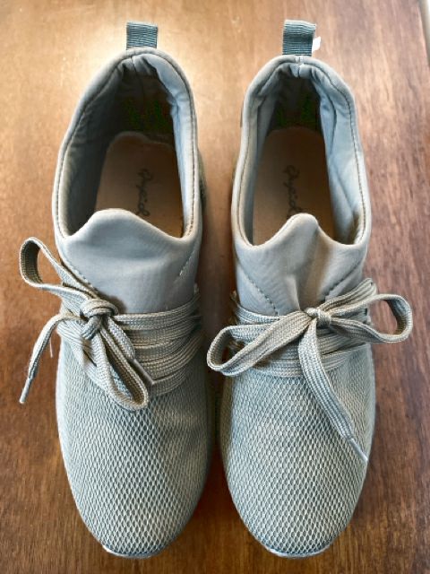 Qupid Size 8.5 Olive Shoes