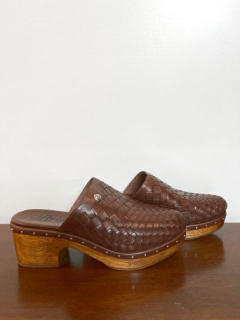 Brighton Size 6.5 Brown Shoes