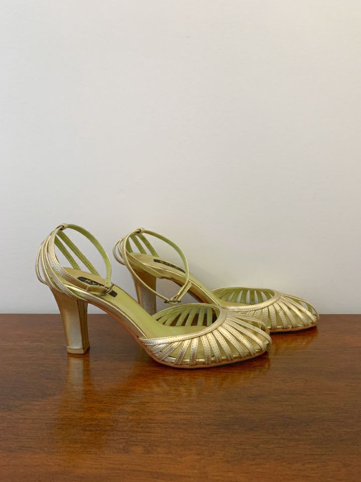 Size 8 Gold Shoes