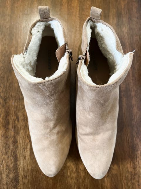 Old Navy Size 9 Tan Shoes