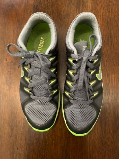 Nike Size 8.5 Grey Shoes