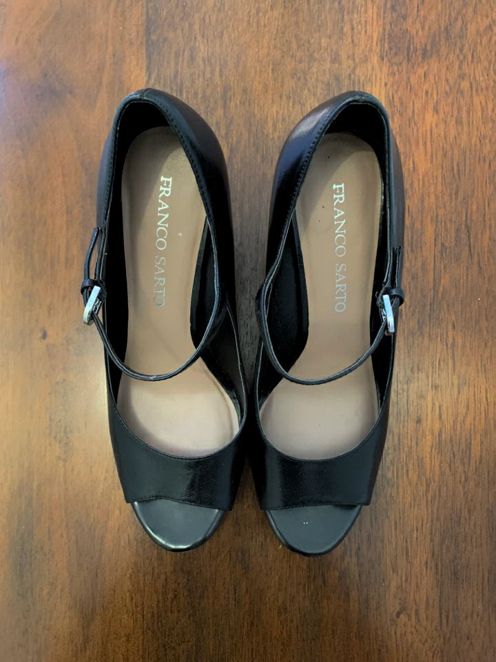 Franco Sarto Size 8.5 Black Shoes
