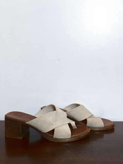 Mila Paoli Size 8 Tan Shoes