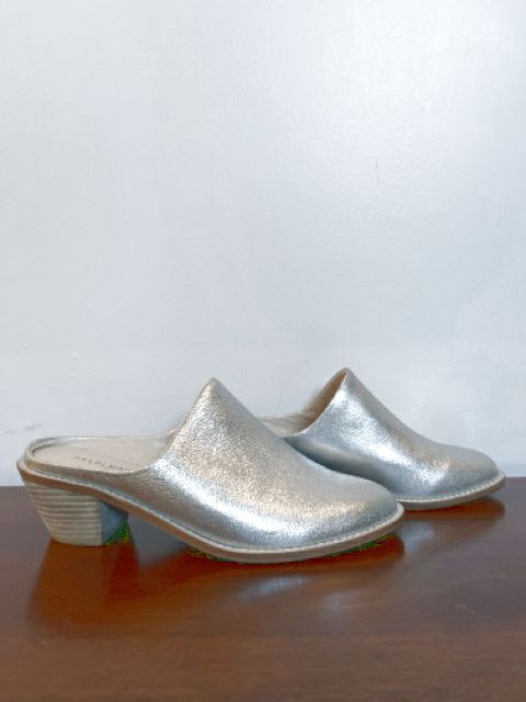 Kelsi Dagger Size 6.5 Silver Shoes