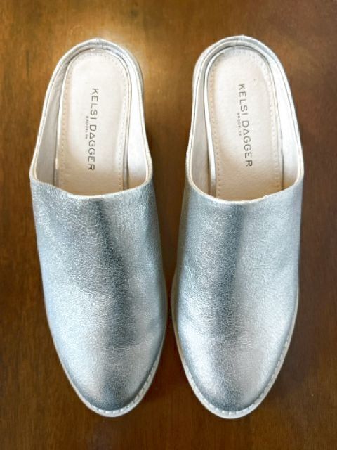 Kelsi Dagger Size 6.5 Silver Shoes