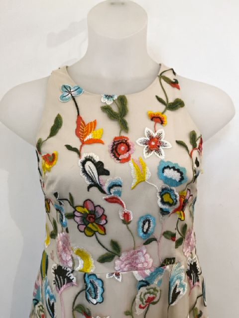 Gianni Bini Size Large Floral print Dress