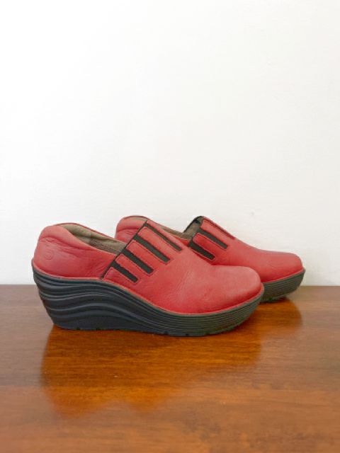 Bionica Size 7.5 Red Shoes