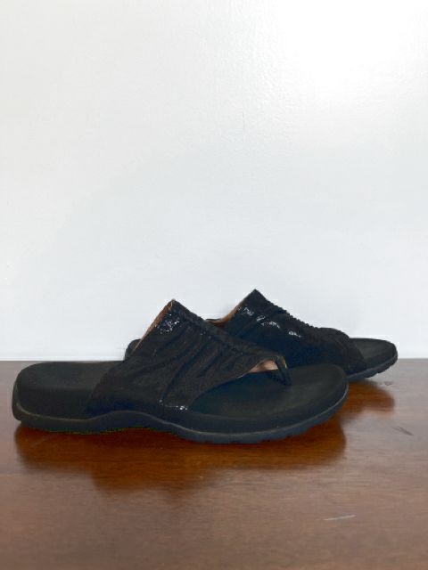 Taos Size 9 Black Shoes